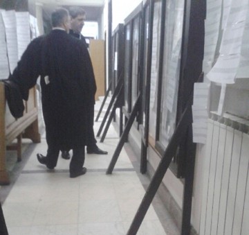 Patronul care a dat intenţionat cu maşina peste un bărbat, trimis în judecată